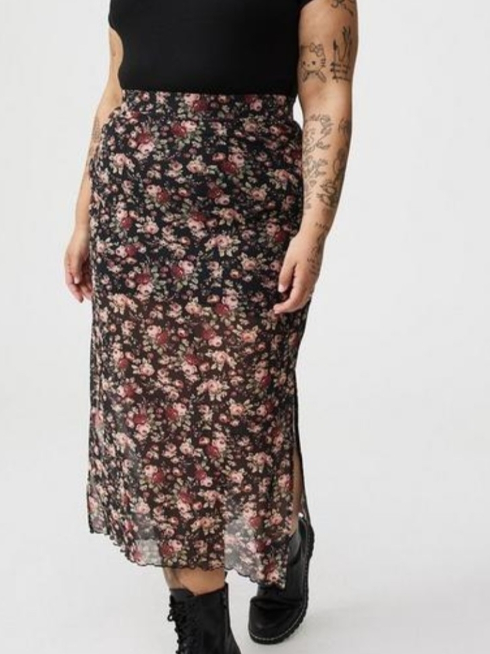 Torrid Floral Mesh Midi Skirt in Black with Pink Roses, SZ 00X, EUC